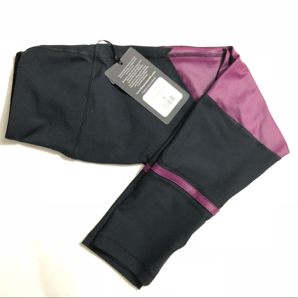 90 Degree yoga capris - Picture 4 of 5